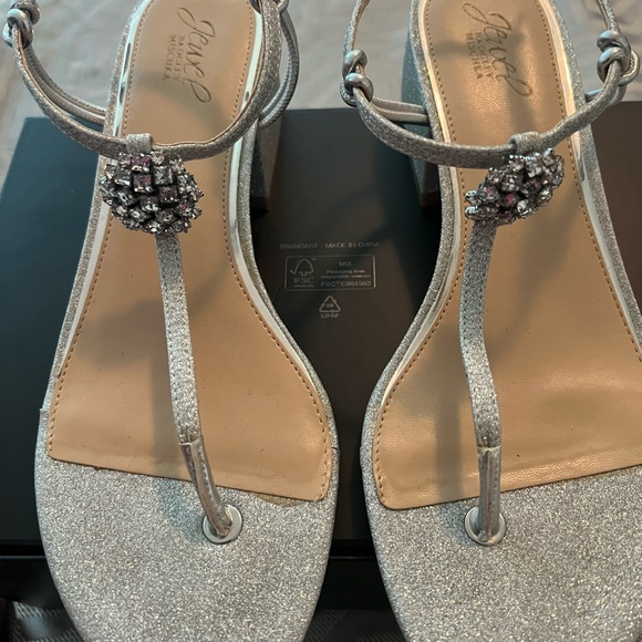 badgley mischka crystal silver sandals, size 10. Excellent condition - Picture 2 of 7